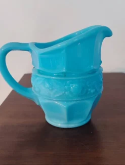 Pichet , crémier en opaline vintage