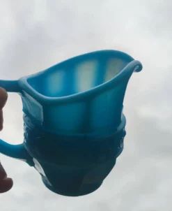 Pichet , crémier en opaline vintage