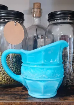 Pichet , crémier en opaline vintage