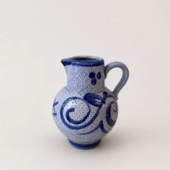 Pichet en céramique bleu