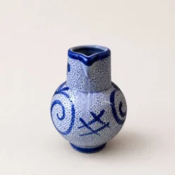 Pichet en céramique bleu