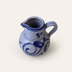 Pichet en céramique bleu