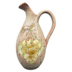 Pichet en céramique de Vallauris à décor de grappe de raisin