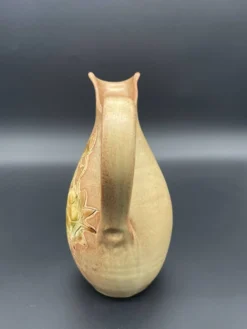 Pichet en céramique de Vallauris à décor de grappe de raisin