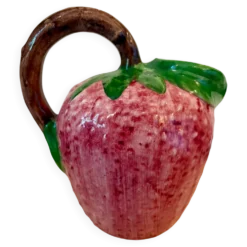 Pichet en céramique en forme de fraise