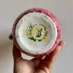 Pichet en céramique en forme de fraise