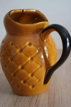 Pichet en céramique motif ananas années 60