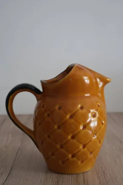 Pichet en céramique motif ananas années 60