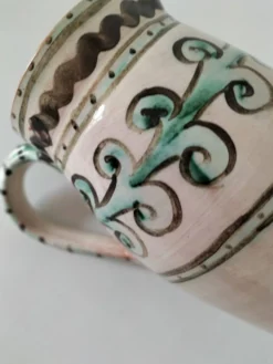 Pichet en faïence artisanal (Bourgogne)