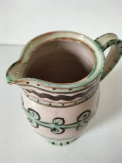 Pichet en faïence artisanal (Bourgogne)