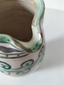 Pichet en faïence artisanal (Bourgogne)