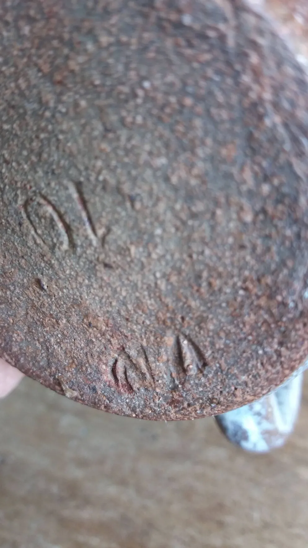 Pichet en grès du Berry signé Les Poteries de la Vallée Noire