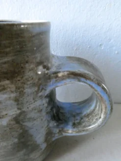 Pichet en grès émaillé bleu signé Atelier Palègre années 70