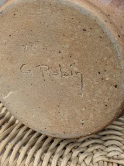 Pichet en grès signé