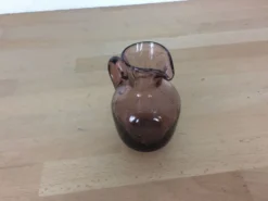 Pichet en verre bullé rose