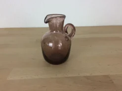 Pichet en verre bullé rose
