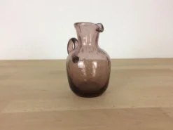 Pichet en verre bullé rose