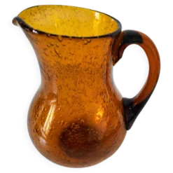 Pichet en verre soufflé bullé Biot signé – teinte ambre