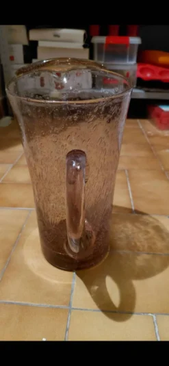 Pichet en verre soufflé rosé Verrerie Le Biot