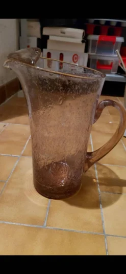 Pichet en verre soufflé rosé Verrerie Le Biot