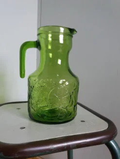 Pichet en verre vert, Italie