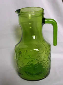 Pichet en verre vert, Italie