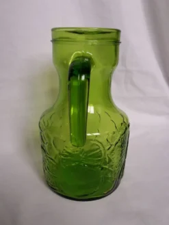 Pichet en verre vert, Italie
