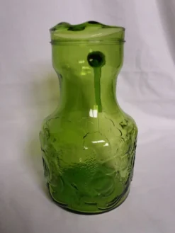 Pichet en verre vert, Italie