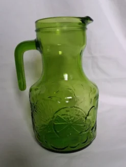 Pichet en verre vert, Italie