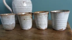 Pichet et 4 verres en grès émaillé signé, Aizenay Vendée