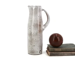 Pichet gris marron en grès de Jeanne et Norbert Pierlot, années 60