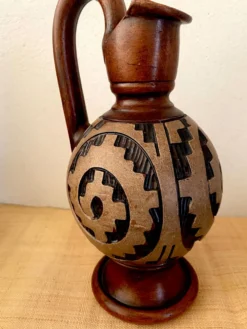 Pichet ibérique, terre cuite sculptée