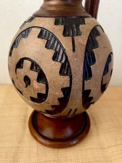 Pichet ibérique, terre cuite sculptée