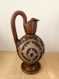 Pichet ibérique, terre cuite sculptée