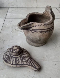 Pichet à lait en terre berbère