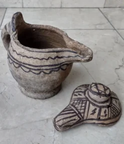 Pichet à lait en terre berbère