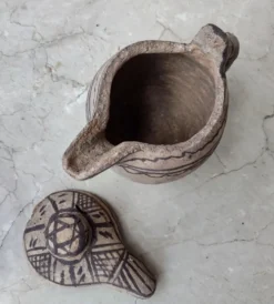 Pichet à lait en terre berbère
