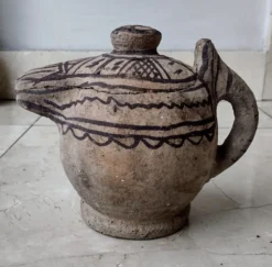 Pichet à lait en terre berbère