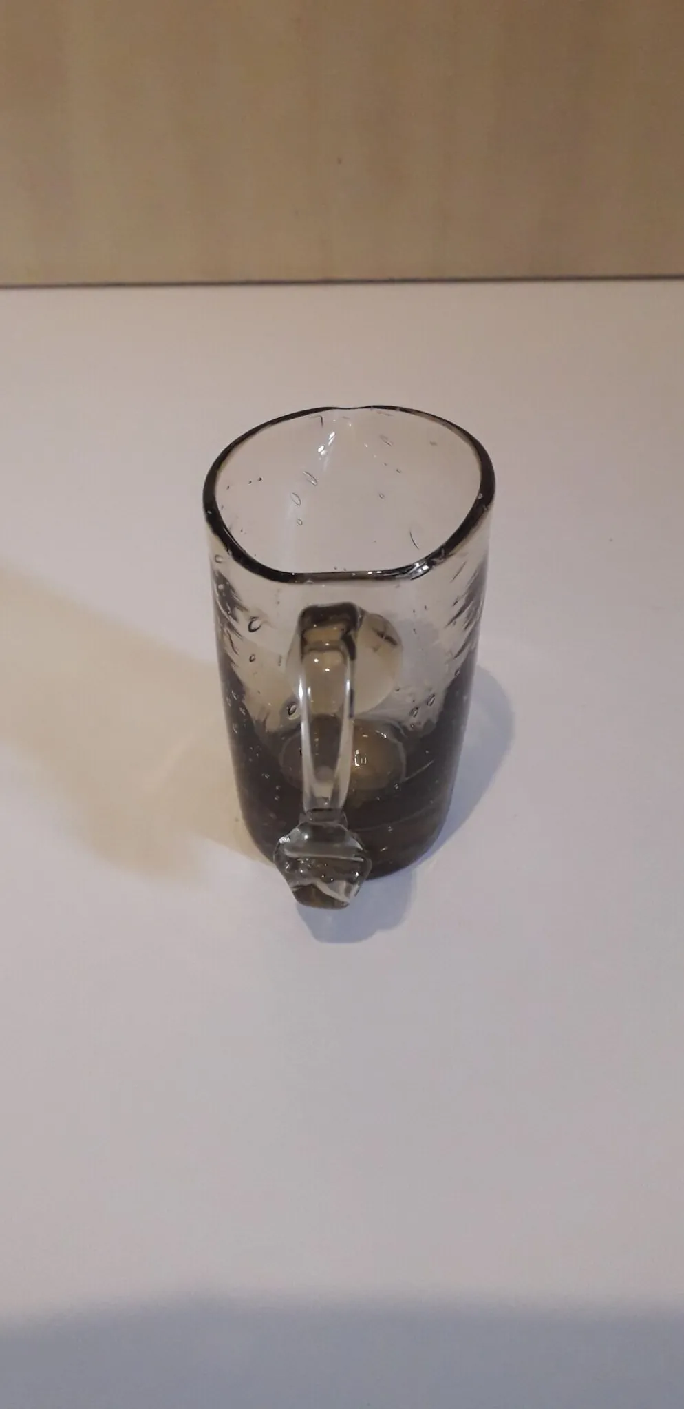 Pichet miniature en verre bullé soufflé couleur fumé