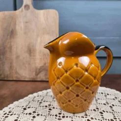 Pichet Mireille vintage en céramique jaune – Décor capitonné façon ananas années 70