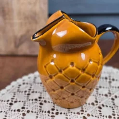 Pichet Mireille vintage en céramique jaune – Décor capitonné façon ananas années 70