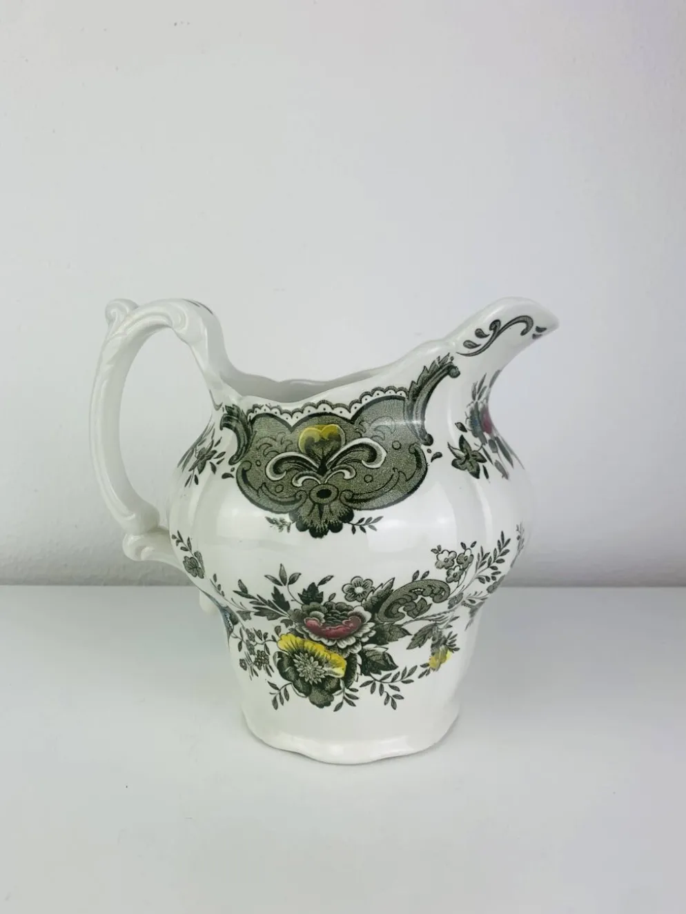 Pichet ou carafe modèle Windsor par Ridgway Staffordshire faïence anglaise