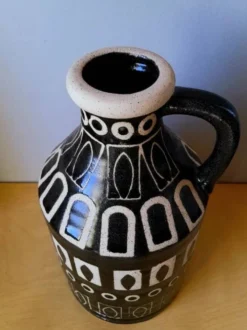 Pichet ou vase en céramique