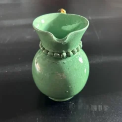 Pichet perlé Art Déco céladon