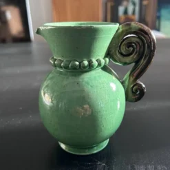 Pichet perlé Art Déco céladon