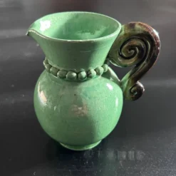 Pichet perlé Art Déco céladon