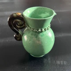 Pichet perlé Art Déco céladon
