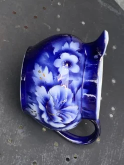 Pichet pot a lait a motif de pivoines bleues et or, made in england,