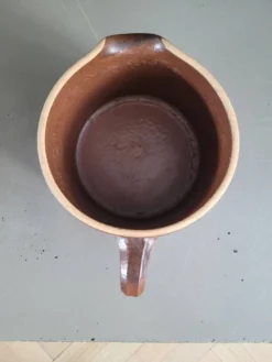 Pichet - pot à crème- en faience émaillée marron