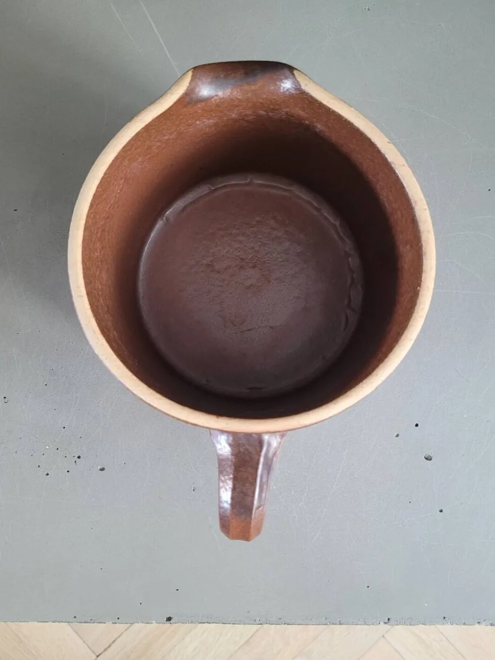 Pichet - pot à crème- en faience émaillée marron